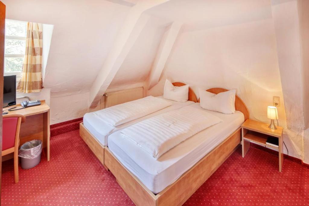 Hotel Restaurant Mathildenhof พุลไฮม์ ภายนอก รูปภาพ