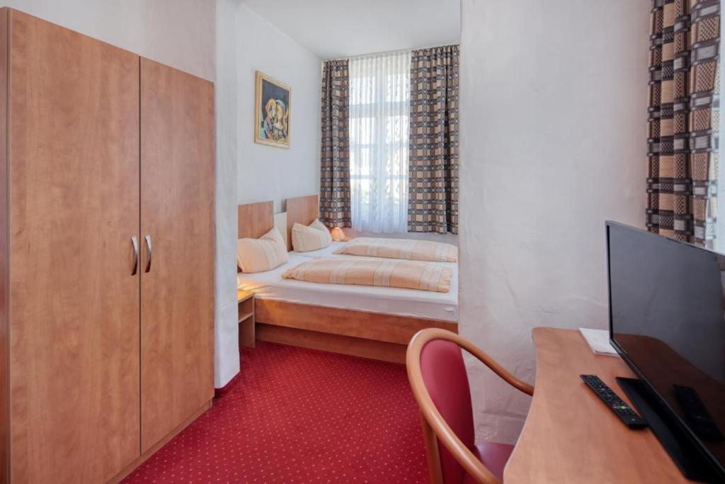 Hotel Restaurant Mathildenhof พุลไฮม์ ภายนอก รูปภาพ
